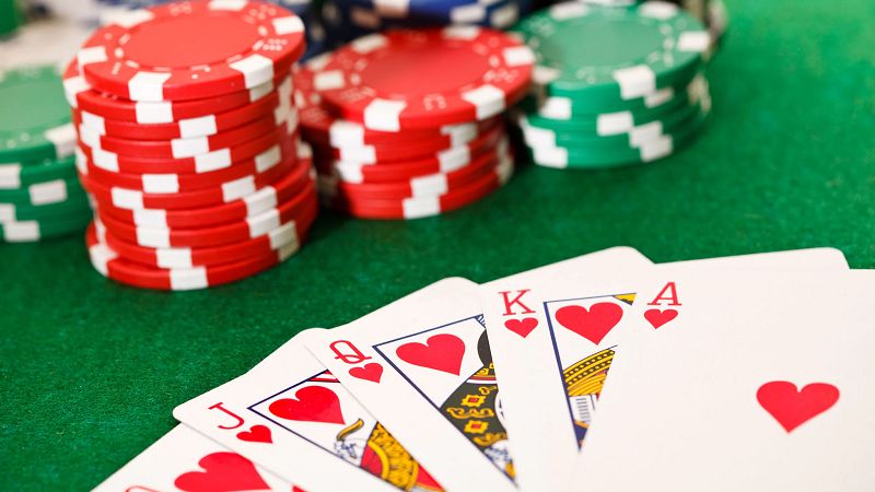 Chơi baccarat đơn giản hơn nhờ hiểu cách chơi